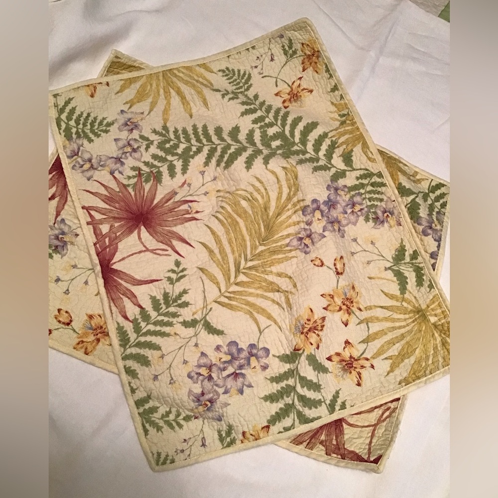 PAIR OF QUILTED PILLOW SHAMS